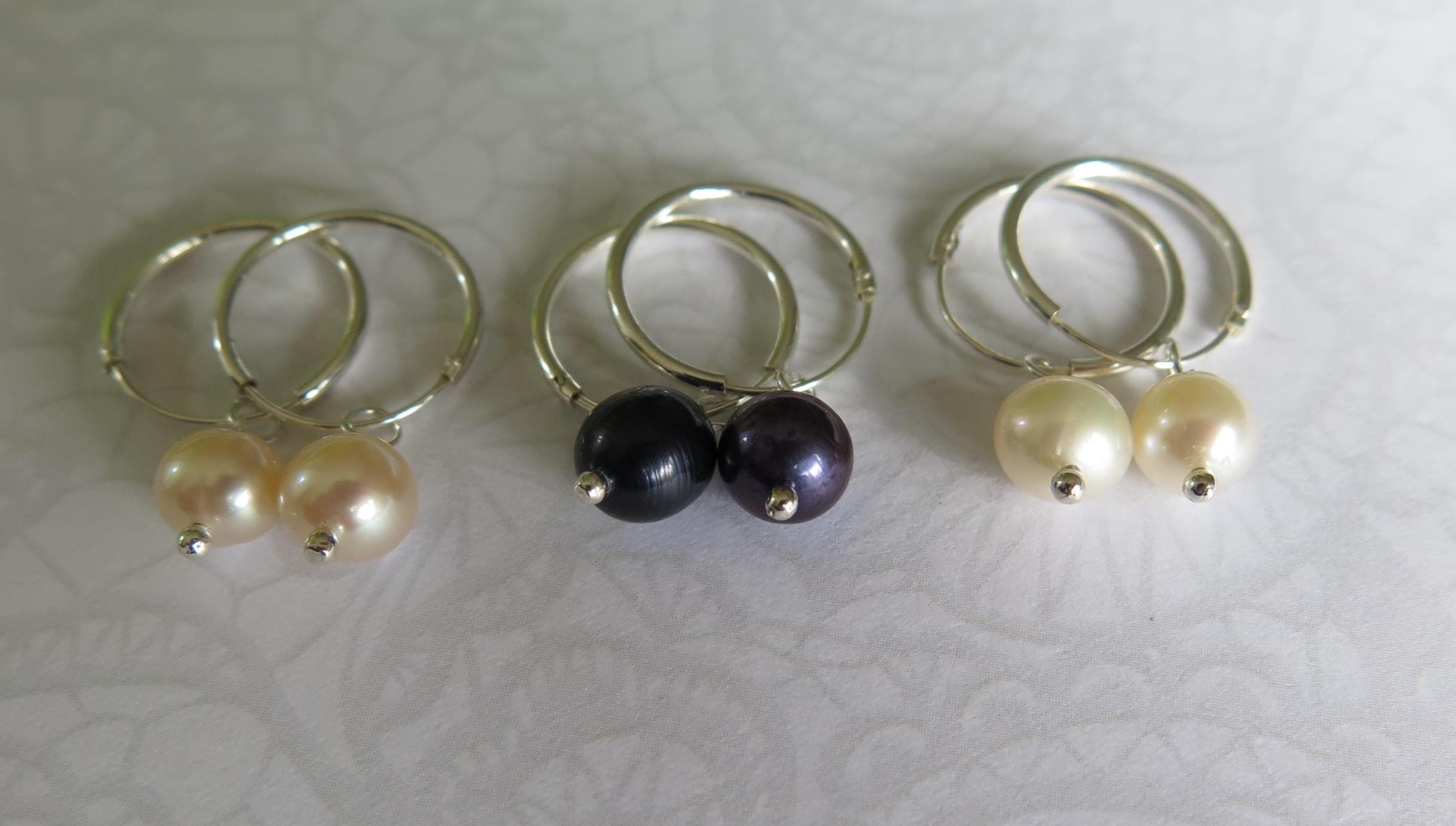 925 Sterling Silver Pearl Necklace & Hoop Earrings Set – 6-7mm Beaded with Freshwater Pearls (Black/White/Peach) – 15-17 Inch Silver Chain