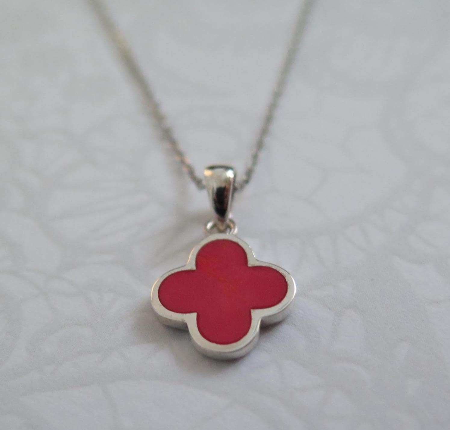 4 Leaf Lucky Clover Pendant with 18 Inch Chain –  Hand-poured resin enamel, 925 Silver Necklace, Charm Minimalist, Bracelet 6.5-7.5 Inch