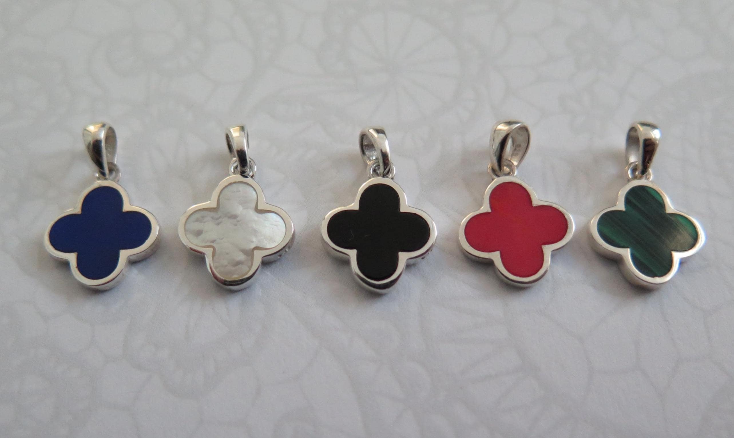 4 Leaf Lucky Clover Pendant with 18 Inch Chain –  Hand-poured resin enamel, 925 Silver Necklace, Charm Minimalist, Bracelet 6.5-7.5 Inch